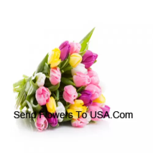 Ein schöner Strauß aus gemischten farbigen Tulpen mit saisonalen Füllstoffen - Bitte beachten Sie, dass im Falle der Nichtverfügbarkeit bestimmter saisonaler Blumen diese durch andere Blumen gleichen Wertes ersetzt werden.